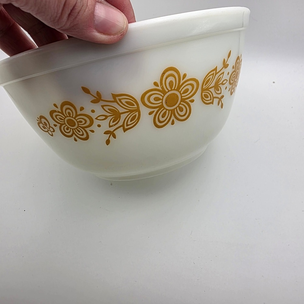 Vintage Pyrex Butterfly Gold Nesting Mixing Bowl Set of 3 Milk Glass MCM 70s - Picture 11 of 12